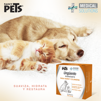 Mascotas (perro y gato) descansando junto a un envase de ungüento Fancy Pets para el cuidado de la piel